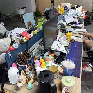 义乌办公工位桌椅回收现场
